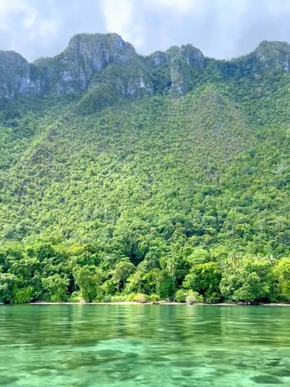 Wow😍 ada yang tau ini dimana letak lokasi Jurassic park nya😁 #jurassicpark #pulau #viral #trending #fyp 
