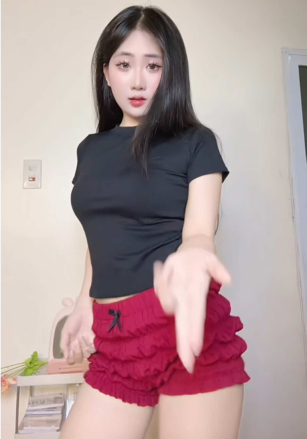 Không biết nhảy bài gì hayy 🫣#huongthao #viral #xuhuong #tiktoklive #trendingtiktok 