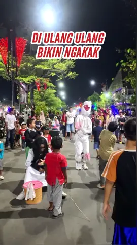 TERVIRAL! ! POCONG LONCAT LONCAT BARENG BOCIL  POCONG VIRAL INDRAMAYU (Dancer pocong/Pocong joged, Joged, Joged viral, Dance, Dancer karnaval) #pocongviral #joged #jogedviral #dance #karnaval 