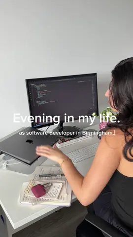 Romantising every last bit of summer 😭🌻 #eveningvibes #corporategirlies #Tech #softwaredeveloper #5to9afterthe9to5 