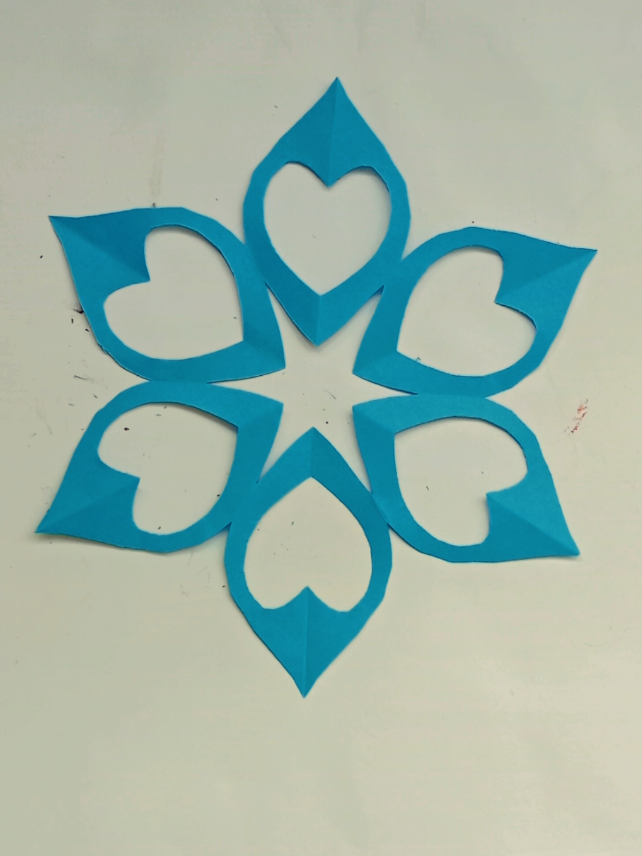 paper cut snowflake #DIY #papercraft #diycraft #tutorial #fyp 