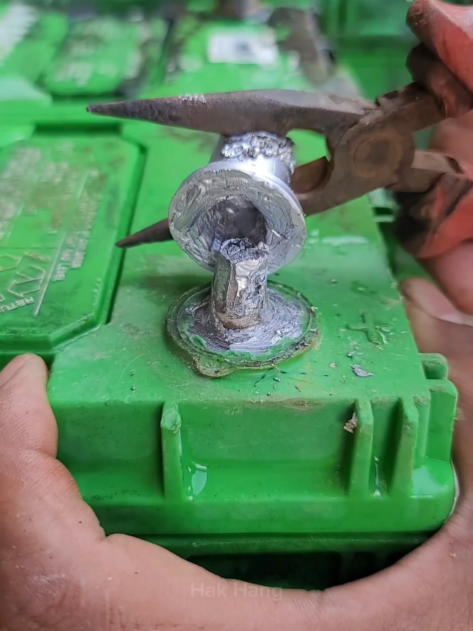 The damaged battery headisrepaired #Battery #Repair 