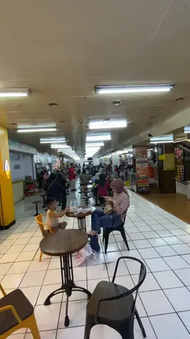 🔥 KERJA KERAS, MAKAN LEBIH PUAS! 🔥 Capek seharian? Saatnya manjain diri dengan wangi harum dan lembutnya Roti’O yang selalu bikin nagih! 🥐✨ Pakai promo TikTok biar bisa dapet DISKON sampai 60%, jadi bisa bawa pulang lebih banyak tanpa bikin kantong bolong. Traktir temen-temenmu, karena momen kumpul makin manis kalau ditemani Roti’O hangat! ✨ Cara order Roti’O untuk pemula: 1️⃣ Klik tag lokasi di video ini 2️⃣ Pilih promonya 3️⃣ Lakukan pembayaran 4️⃣ Tukarkan di outlet Roti’O Buruan cobain sekarang, karena Roti’O fresh from the oven ini wajib banget jadi temen hari kerjamu! #goacademydiningsep #promoseruweekend #promomakangajian 