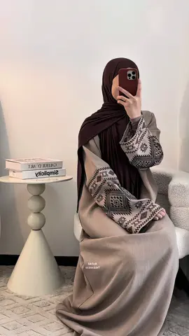 Sulam kat tangan tu mmg love! 🤎  #abaya #abayastyle #abayagirls #abayaoutfit #modesty 