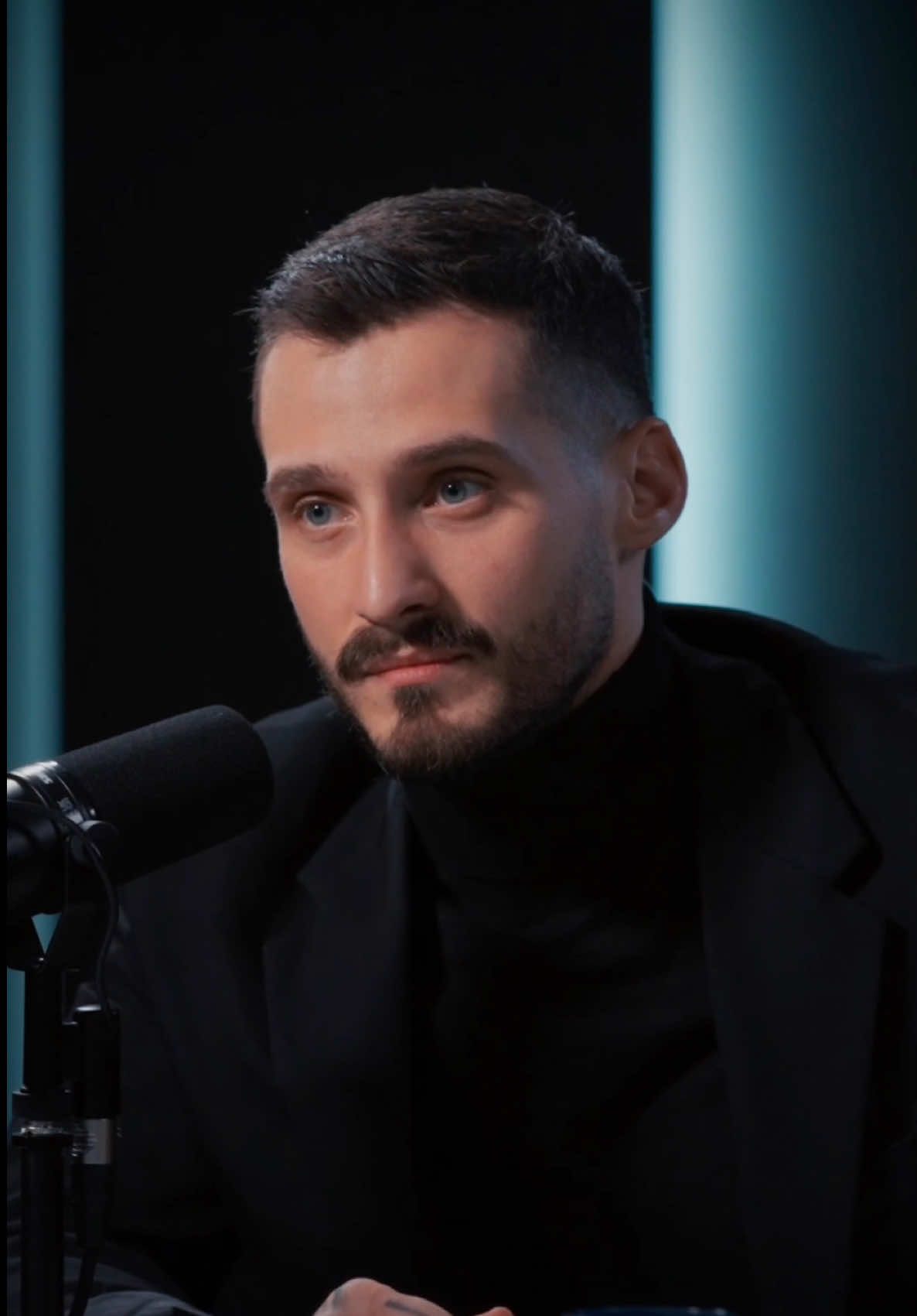 🎙️Youtube: Gândește Diferit & Adrian Florea Dacă ai putea să-ți trimiți un mesaj ție, la 20 de ani, ce ți-ai spune?