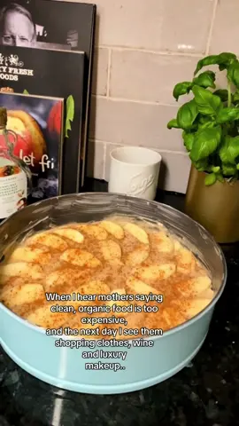 Why does this feels illegal to address loI 🙈 I know I’m not the only one who has experienced this.. Of course it doesn’t apply to everyone, but I do believe that most of us could find areas where we could prioritize better. And honestly, what could be more important than prioritizing clean, nourishing food for our little ones? That should be at the very top of the list, no matter the situation! And the truth is, it’s possible to create meals that are both healthy and affordable. We experience that cooking from scratch often ends up being cheaper. And if I can manage that as a single mom and student, then I truly believe most people can too💪🏼 I don’t share this to shame, I share to inspire!  I also know that being honest and sometimes a little blunt is what actually makes people wake up. If there’s one thing I’m deeply passionate about, it’s creating the foundation for better health for our children. Because the current reality, where so many kids face chronic illness as a direct result of poor diet, is not a future any of us should find acceptable! #fyp