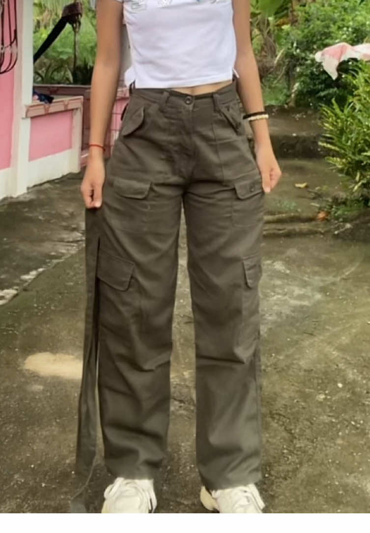 Replying to @Just Jenns sobrang angas nitong cargo pants with 8 working pockets and has removable belt✨😍 Tama ang nabasa nyo! natatanggal yung mismong belt niya incase trip nyo ng walang belt. Highwaisted na rin to mga mari at true to size. Isa sa mga nagustuhan ko din is madaming bulsa at maganda ang ginamit na tela sa cargo pants na ito kasi hindi naghimolmol. 😍 #cargopants #pants #jeans 