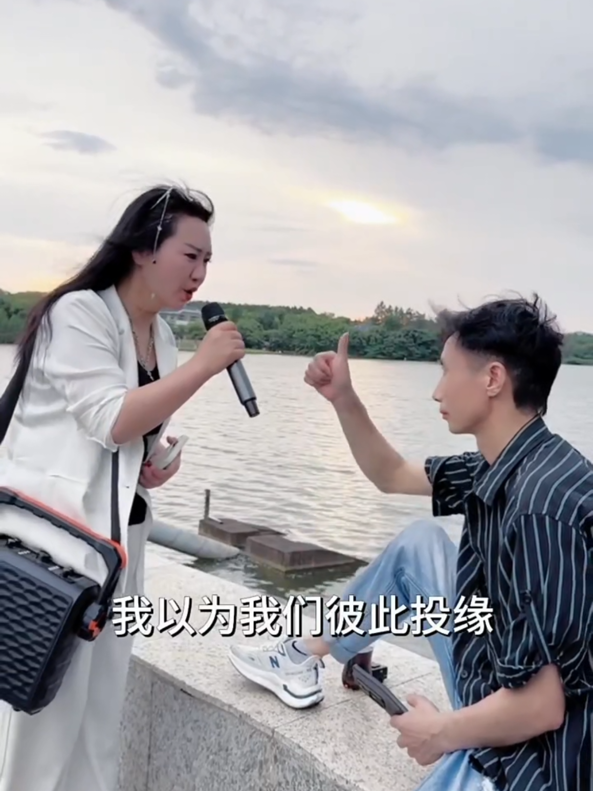 街頭歌手演唱,句句入心~#我以为 #翻唱 #好歌分享 