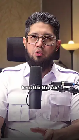 Oknum ya oknum. Mention/share ke suami lo! Jangan sampe hidup lo selalu dibayang-bayang stigma negatif:  “Kan udah takdir, yaudah pasrah aja, gapapa miskin, jangan ngejar dunia, uang gak dibawa mati”, tapi gak ada usaha sama sekali. Ingat, nasib lo bisa diubah dengan doa & ikhtiar.  Pantesan yang miskin makin miskin, yang kaya makin kaya. Gara-gara lo masih selalu pembenaran. Mau sampe kapan bohongi anak istri?