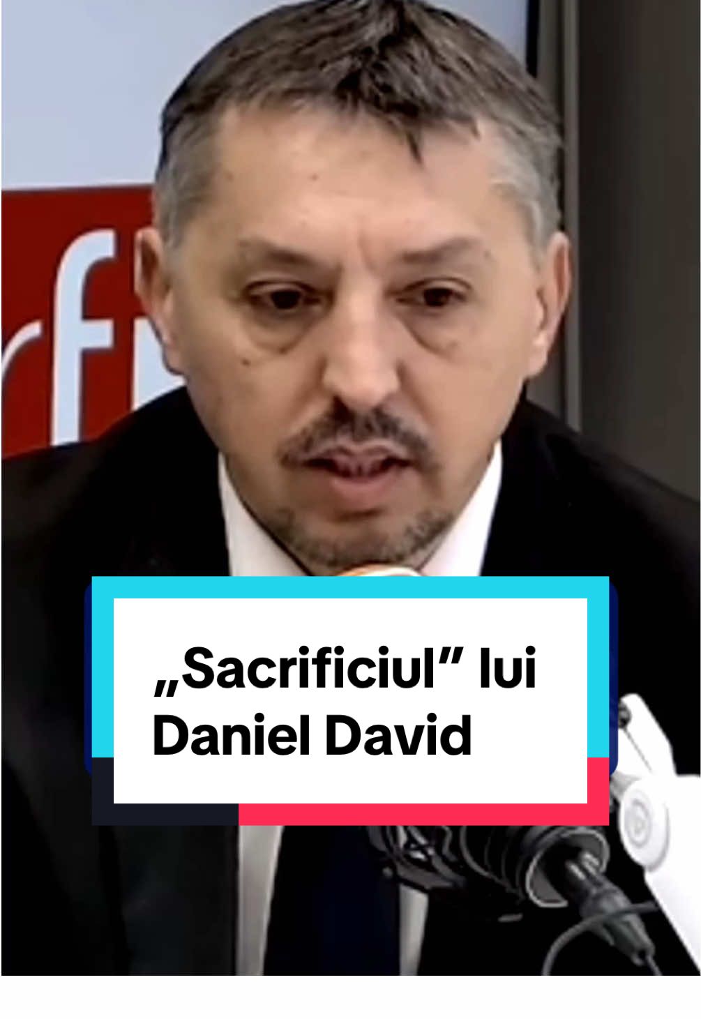 Ministrul Educaţiei, Daniel David, a declarat că a avut ocazia să demisioneze înainte de 8 iulie, dar a ales să rămână pentru stabilitatea României. Declarația vine după protestele a peste 10.000 de profesori care critică măsurile de austeritate din educație, comasarea școlilor și reducerea burselor. Ministrul a explicat că plecarea sa ar fi dat un semnal prost înaintea evaluărilor financiare internaționale, cu riscul de a afecta salarii, burse și pensii. „Dacă ar fi fost după mine, ar fi trebuit să-mi dau demisia înainte de 8 iulie, atunci când am realizat că dintr-un ministru al reformelor mă voi transforma într-un ministru al austerității, fiindcă a apărut „grozăvia” financiară, bugetară, iar acela era un moment excelent să plec. Dar uneori un ministru trebuie să hotărască la ce se uită: se uită la interesul personal sau la țară. Dacă ministrul Educației pleca înaintea evaluărilor, semnul era foarte prost și puteam contribui la o încadrare a țării la statutul de junk”, a spus David. #educatie #romania #guvern #news #gandul 