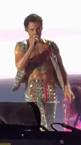 It's New York, baby, always jacked up #harrystyles #h #harry #loveontourlisbon #kiwiharrystyles #itsnewyorkbaby #halot #lot #hollandtunnel #wind #wednesday #harries #fangiel #onthisday 