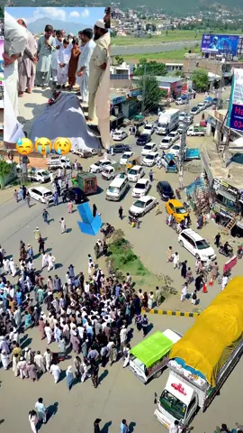 دیر لوئر کے علاقے حاجی آباد کی حدود میں نامعلوم افراد کی فائرنگ سے 38 سالہ حنیف قتل کے خلاف شہید چوک میں احتجاجی مظاہرہ @▄︻デM(Yousafzai══━一' 💔 #timergara_dirlower #afretionnamanzoor #viralvideo 