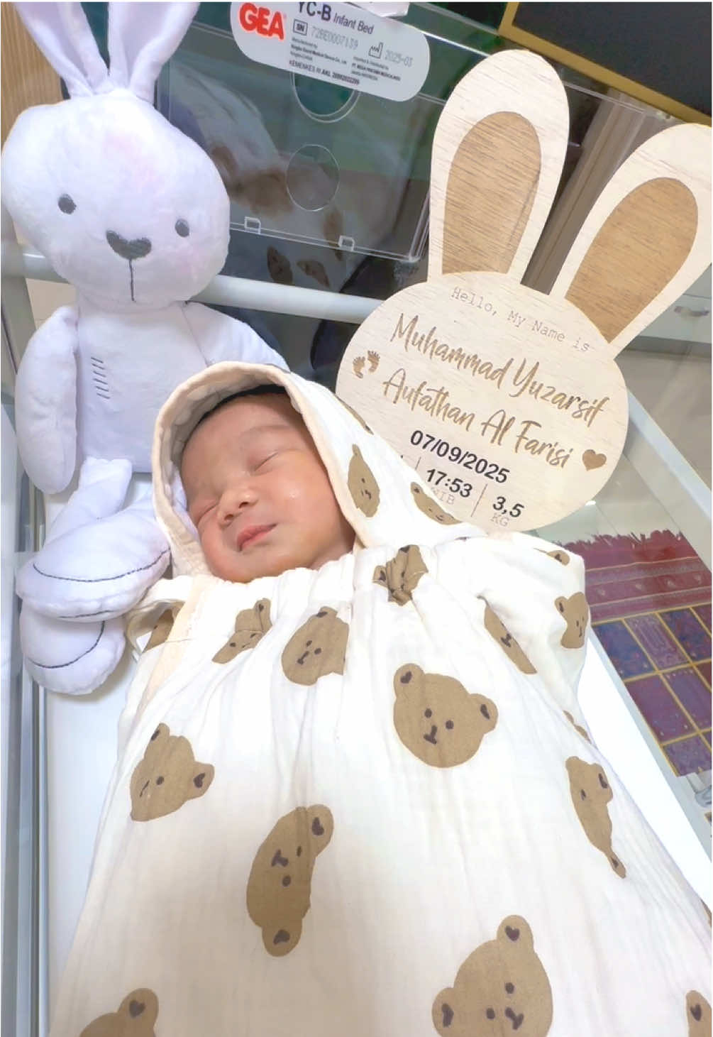 Masyaallah sekarang ada 2 laki-laki yg melindungi dan menyayangiku🥹 Terima kasih sudah dirayakan🫶 #baby #babynewborn #babyrainbow 