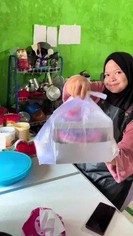 Tips packing kue pake kardus yg ukurannya lebih pendek dari kuehnya. #tips #tipsandtricks #packingkue #kue #kueultah 