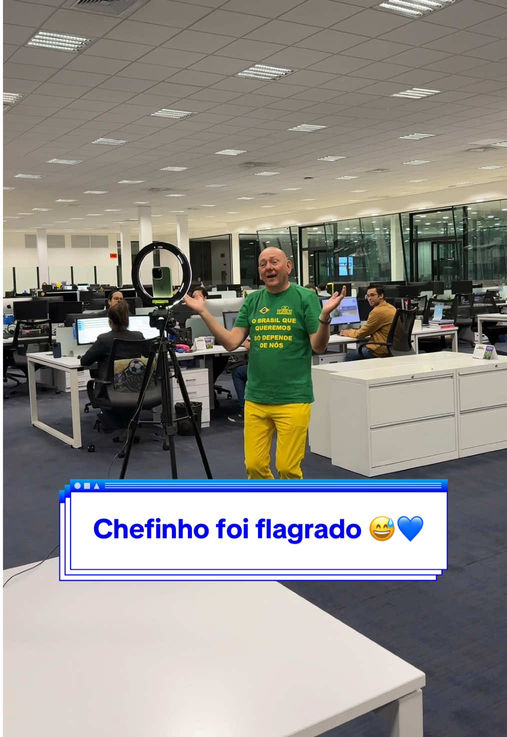 Chefinho foi flagrado tentando aprender a nova dancinha do momento 🤣🤌 Acho que ele precisa de ajuda! Marquem o @zefelipe pra vir ajudar ele 🙏 #LucianoHang #VéiodaHavan #Dancinha #ZéFelipe