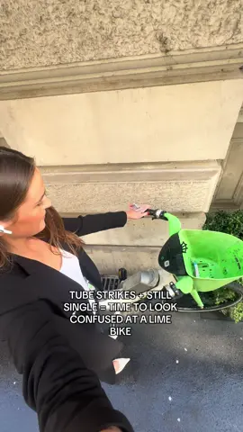 “Excuse me… do you know how these work?” #tubestrike #limebike #limebikes #londontransport #tfl 