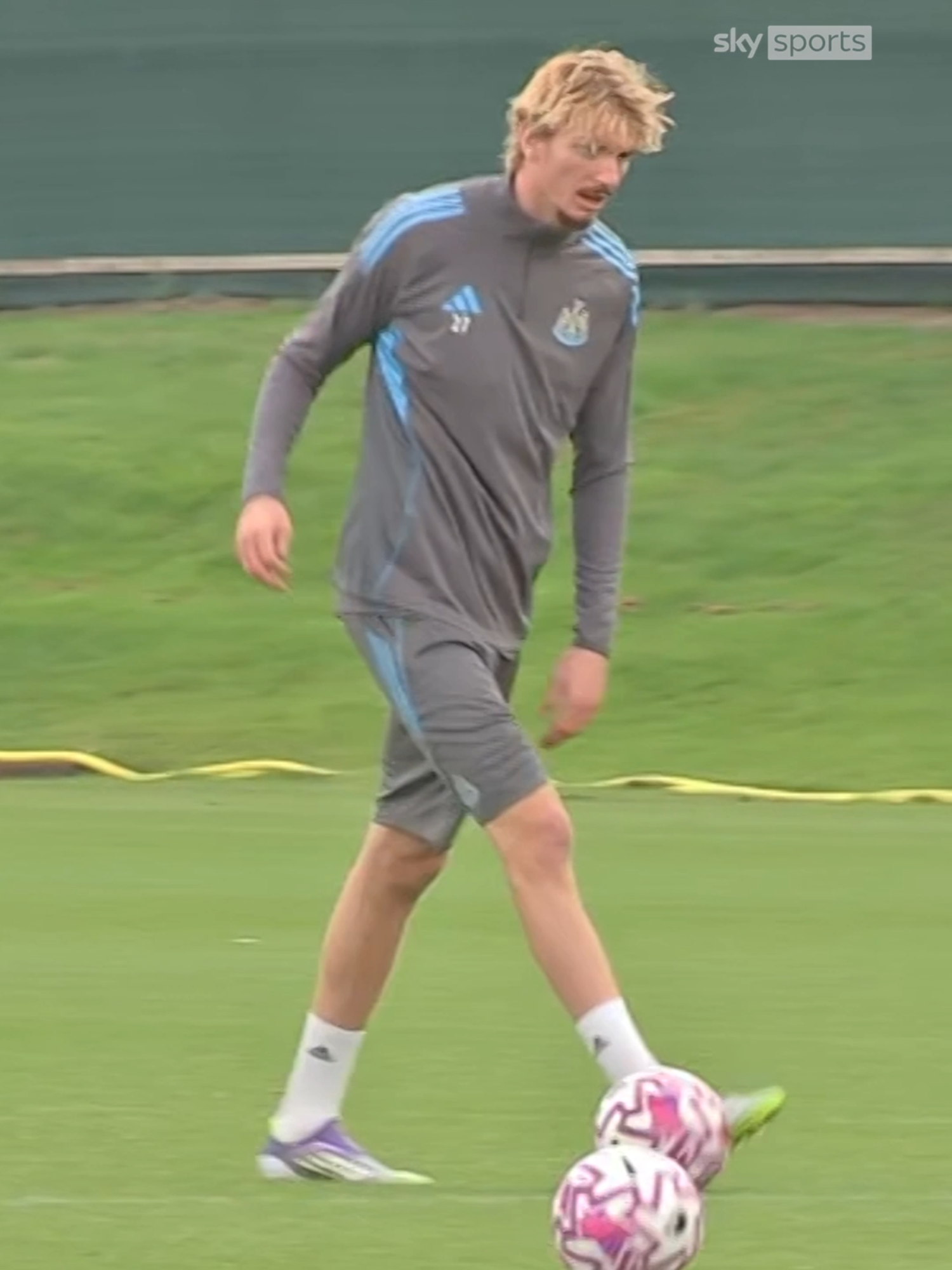Nick Woltemade in Newcastle training ⚫️⚪️ #newcastle #nickwoltemade #newcastleunited #PremierLeague #nufc