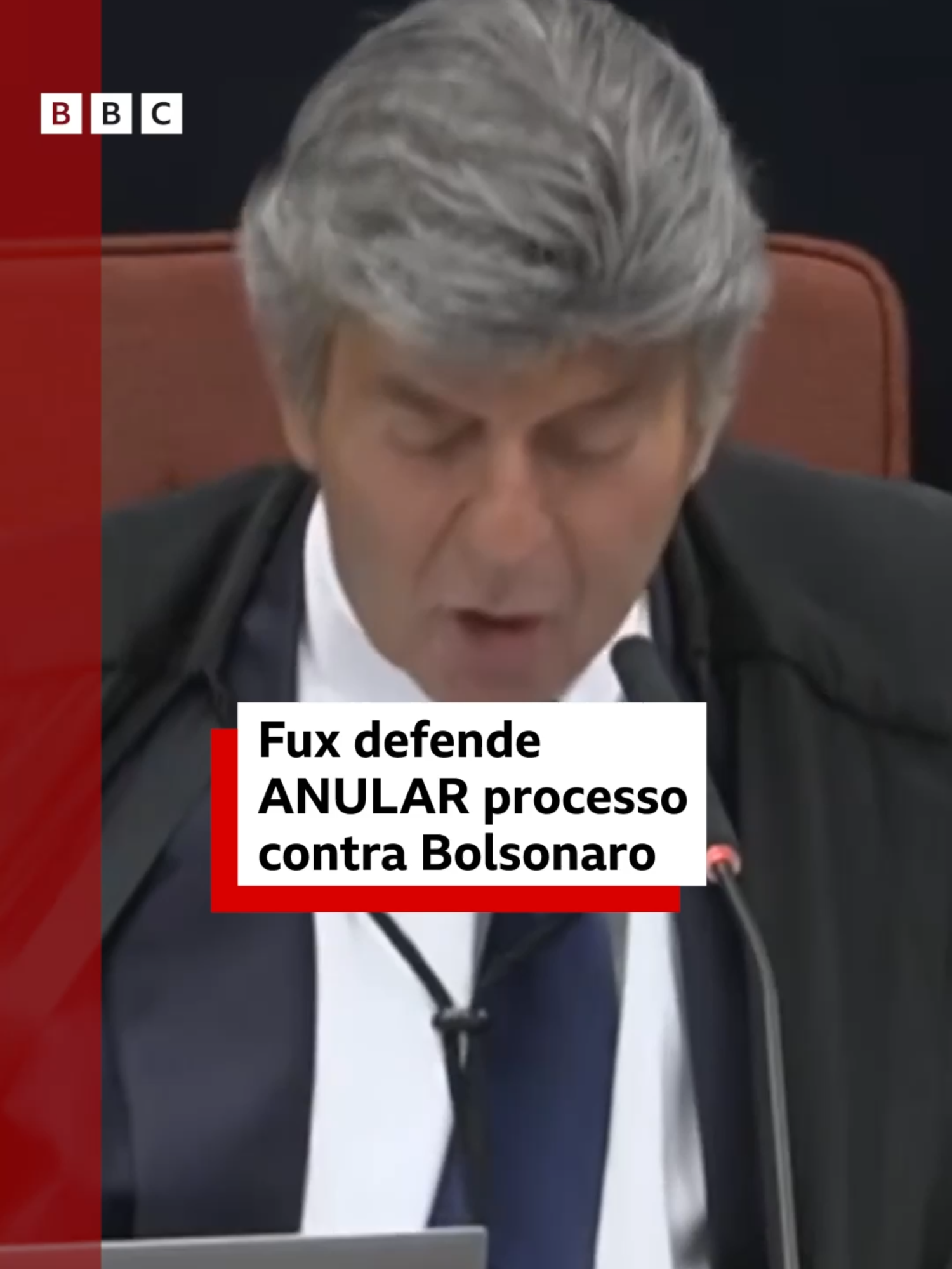 Fux vota por incompetência do STF para julgar caso de suposto plano de golpe 🗣⚖}   O ministro Luiz Fux declarou em seu voto nesta quarta-feira (10/9) que considera a primeira turma do Supremo Tribunal Federal incompetente para julgar Jair Bolsonaro e aliados de suposto plano de golpe.   De acordo com ele, os réus não têm foro privilegiado e não deveriam, portanto, ser julgados pelo STF.   Ele defende que o plenário (que inclui os 11 ministros da corte) deveria julgar o processo ou para a primeira instância da Justiça.   