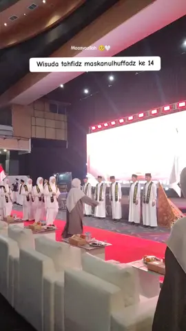 Barakallahufiikuum maasyaallah 🥺 #tahfidz #wisuda #okisetianadewi #maskanulhuffadz #fyp 