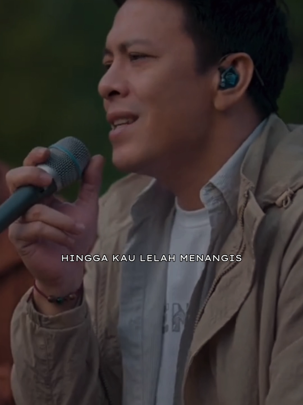 Sally Sendiri, NOAH SIDE B Eps.7 (Watu Semaur, Ponorogo) Side B adalah segmen di Channel NOAH Official dimana NOAH menyanyikan lagu-lagu yang jarang dibawakan di panggung #noahband #sahabatnoah #arielnoah #musik #lirik 
