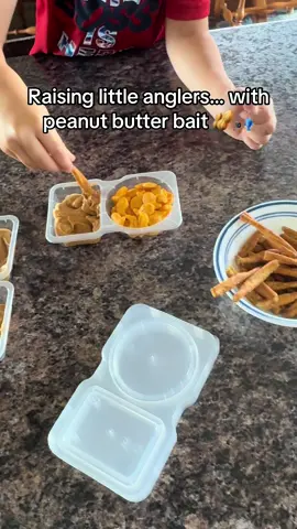 Snack time made easy 🥨🥜🐟 These divided containers are perfect for little hands, whether it’s peanut butter + pretzels, crackers, or on-the-go snacks. Reusable, sturdy, and kid-approved for busy moms and dads! #SnackTime #KidsSnacks #SnackContainers #OnTheGoSnacks #MomLife #DaycareLife #LunchboxHacks #SnackPrep #BusyMomTips #SnackIdeas