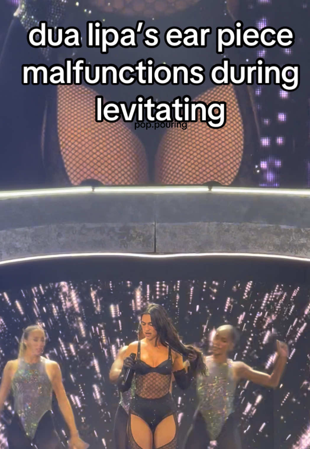 she always recovers really well from these things though… also!! proof that she sings live @Dua Lipa #dualipa #radicaloptimism #malfunction #livemusic 
