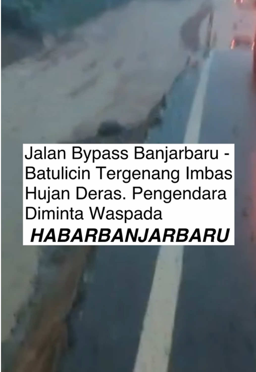 Diguyur hujan deras sejak Rabu (10/9/2025) sore, beberapa titik ruas jalur alternatif Banjarbaru - Batulicin tergenang. Para pengendara yang melintas diminta waspada dan berhati-hati terlebih saat ini juga tengah dilakukan perbaikan dengan cara “dipapas” agar permukaan lebih rata dan tidak lagi turun-naik.