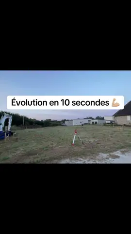 Objectif 2026: pouvoir ouvrir une porte 🚪 😂 vous trouvez qu’on a bien avancer vous ? 🤔 #chantier #DIYmaison #trendin #FYP #pourtoi 