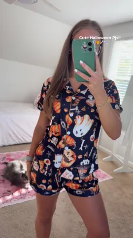It’s almost time to start watching Halloween movies!!👻🎃🦴🍬
