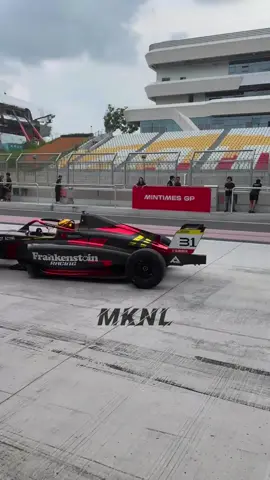 สุดแสนจะเท่ห์🏎️😎 #โจวอี้หราน #周翊然 #Zhouyiran 