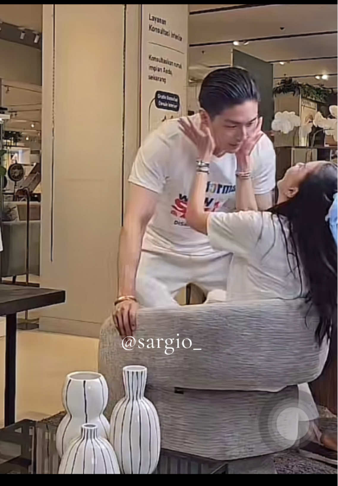 pov : jualan bareng rekan kerja 🥰😍💖✨ #sarwendah #giorgioantonioc #sargio #sarwendahgio #sargioterbaru 
