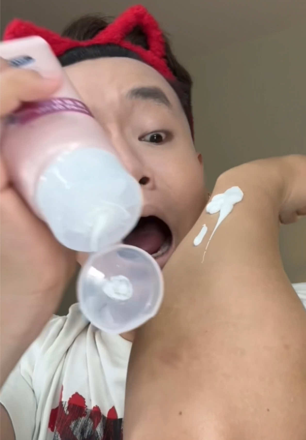 Dưỡng da nhưng phải đúng cách nha mấy kem ơi #phuocla #Vaseline #VaselineVelvet #hoptaccungunilever #duongthe 
