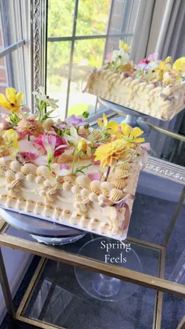 She was supposed to be a full practice kick, but she ended up looking very spring #cakevideo #caketok #bakersoftiktoks #dmvfoodie #cake 