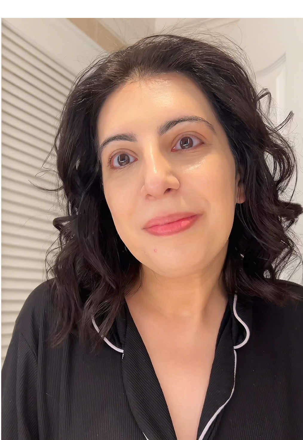 ✨ First impressions time! Tried the new @makeupbymario SurrealSkin Foundation in shade 2N. Super lightweight, blends in easily, and feels like skin. Loving the natural finish so far. #MakeupByMario #SurrealSkinFoundation #flawlessskin #FirstImpressions #FoundationReview                