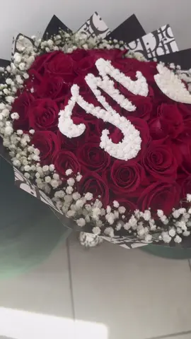 I love custom orders ! Happy birthday to the beautiful girl who got these roses today !  Message me on Instagram to place your orders