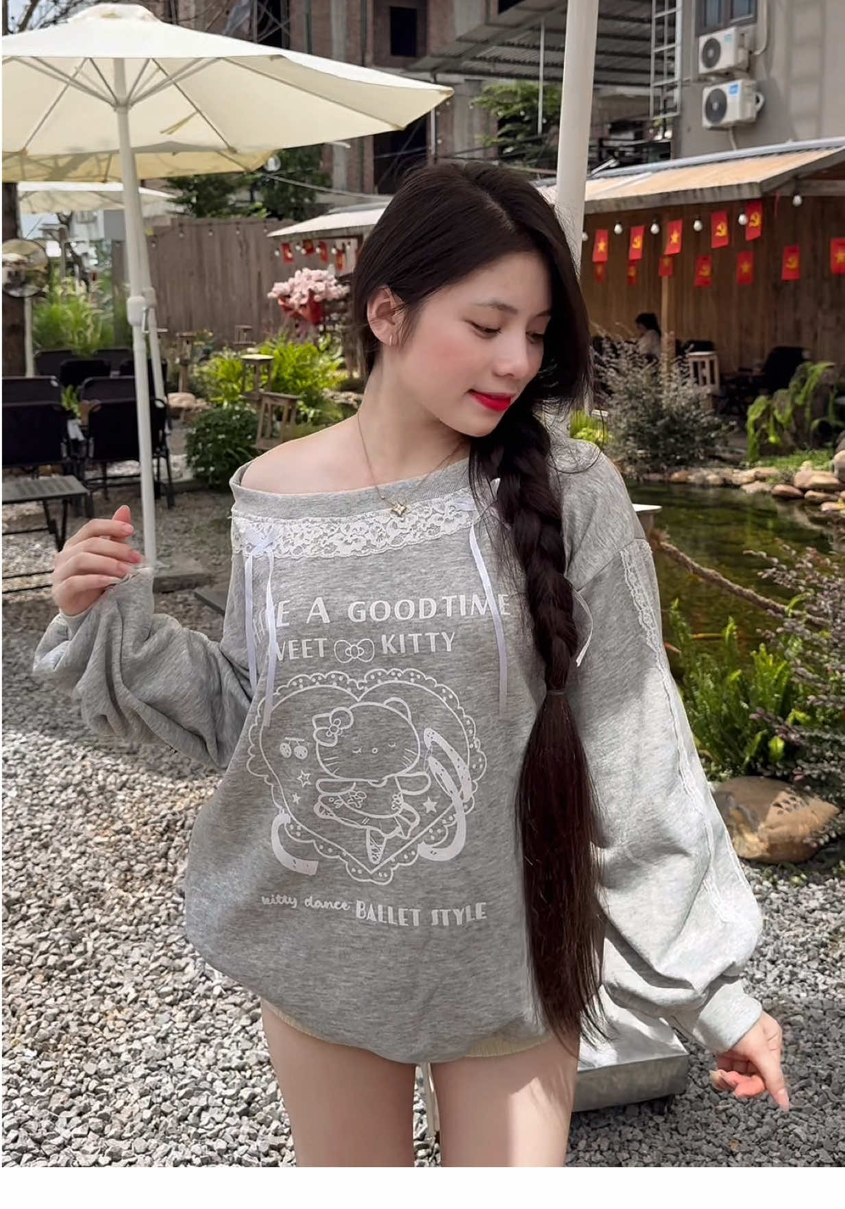 Sweater lệch vai xinh xỉu