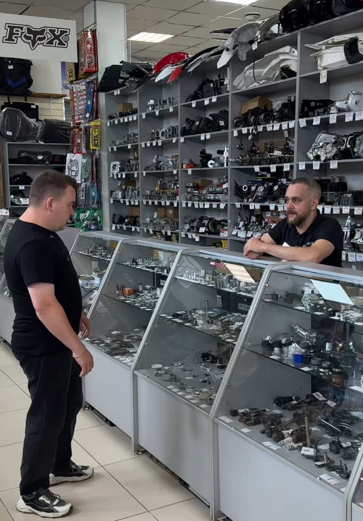 В нашем салоне собрана огромная база запчастей на вашу технику! Сложная деталь или расходник — у нас найдется практически всё. Но чтобы мы могли найти для вас нужную деталь максимально быстро и без ошибок, у нас есть одна небольшая просьба: берите с собой старую, снятую деталь (образец). Так мы на 100% уверены, что новая деталь подойдёт идеально.  С образцом — всё быстро и точно. Без него — тоже поможем, но дольше 😉 Наш сайт: https://moto-market11.ru/?utm_source=vk  📍г. Сыктывкар, ул. Морозова 209