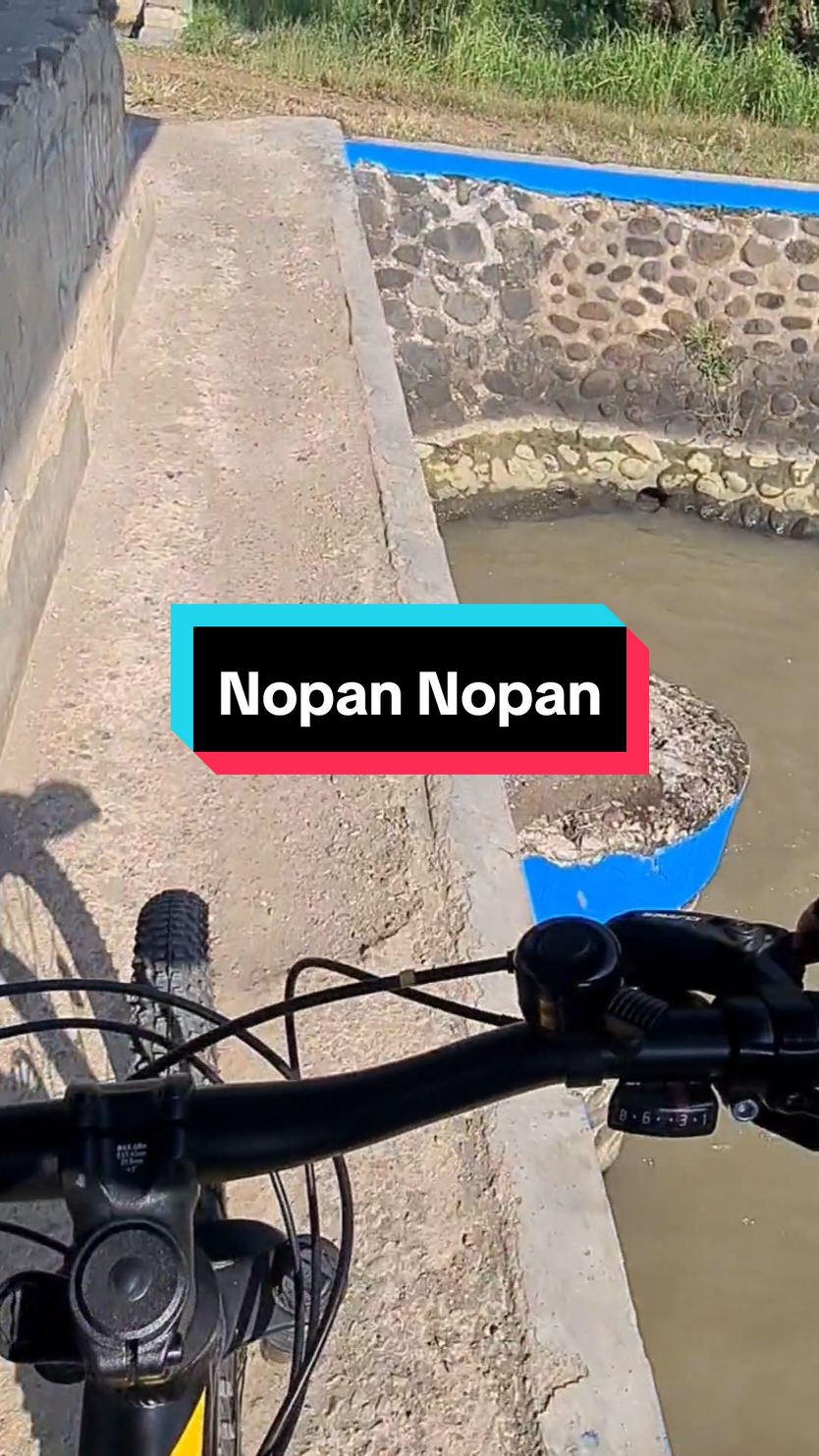 Orang Ada gak disini?🤣😅 #gowes 