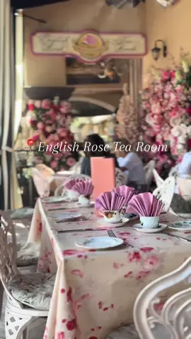 I wish we had a tea room like this back in Chicago ☕️🫖 #tearoom #teatime #hightea #traveltok #pheonix 