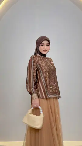 Series Blouse di Lucille nih 😍 super maniss kann 🥳