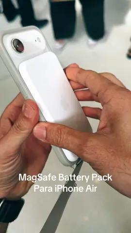 Cuesta 2,199 pesos, se vende por separado #iphoneair #appleevent #iphone #apple #powerbank 