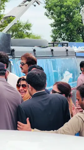 آپا علیمہ خان آڈیالہ جیل کے باہر میڈیا ٹاک #realesimrankhan🇧🇫 #bushraimrankhan #foryou #fyp #ptileadership 