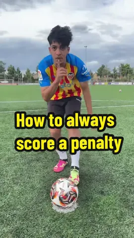 How to always score a penalty 😅 #penalty #score #tutorial #football 