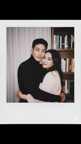 Hi guys ini aku buat tutorial foto halu kita kalian boleh otak atik deskripsi kalian sesuai keinginan kalian tapi jangan berlebihan pokonya karna pasti kalo lebih (kalian mgertikan) itu pasti gak bisa tapi kalo hanya kis kening pipi masih oke ini contoh deskripsi nya ya guys 