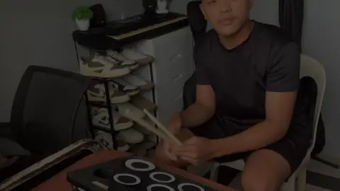 Balisong-Rico Blanco/Drum Pad cover#fyppppppppppppppppppppppp #balisongricoblanco #drumpad #begginer #makeitviral Hehehhe begginerr plngg
