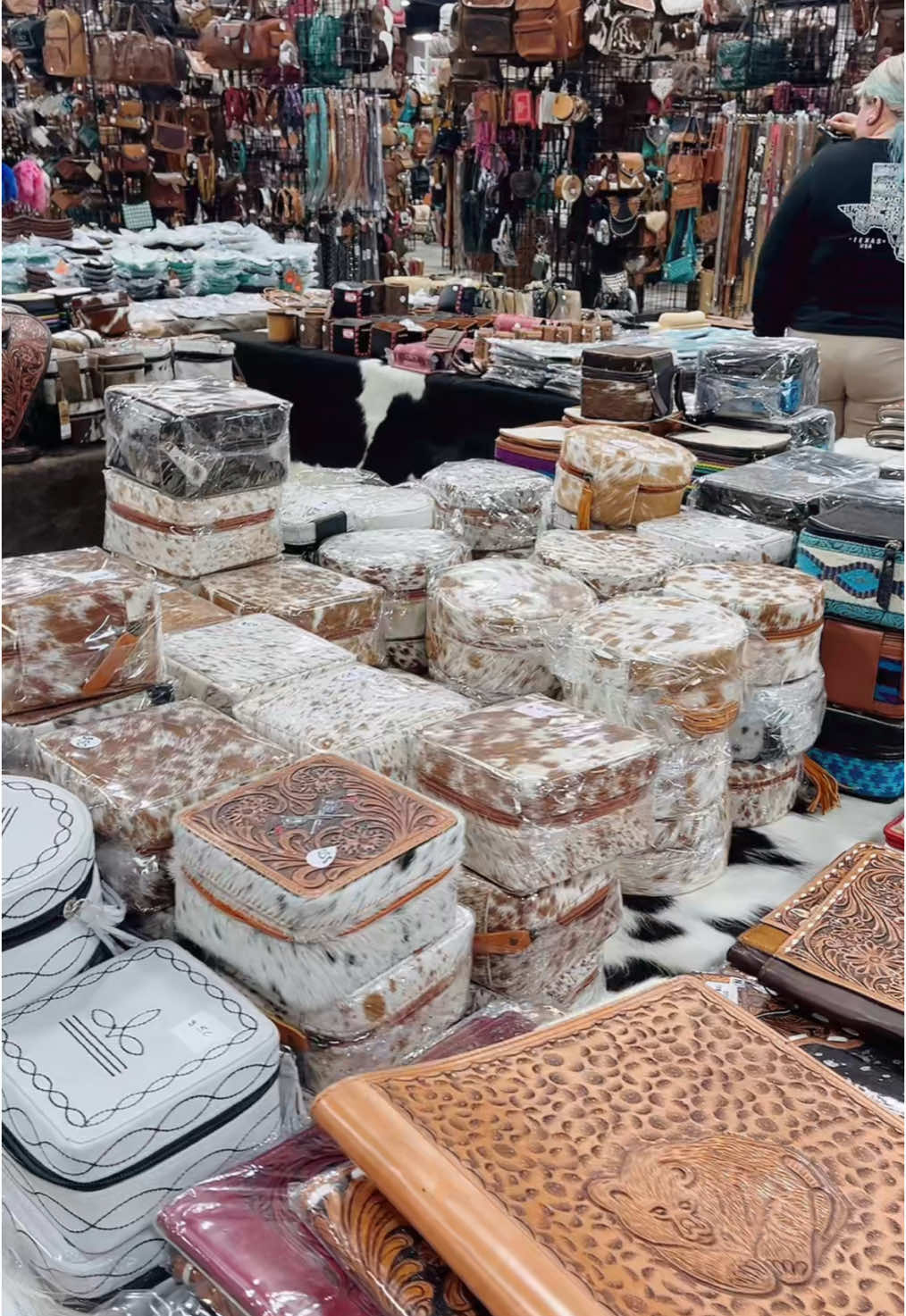 Say goodbye to tangled necklaces and lost earrings! Our tooled leather & cowhide jewelry box is here to save the day. 👜💖 #fyp #jewelry #box #jewelrybox #tooledleather #cowhide #comewithme 