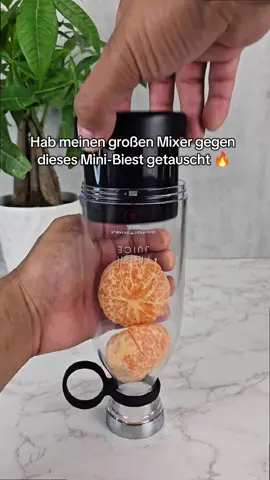 Sanft mixen. Frisch leben. 🥭💧 Von saftigen Früchten zu seidigen Smoothies, Proteinshakes & frischen Säften in Sekunden – alles mit diesem eleganten, tragbaren Mini-Mixer 🍊✨ Bleib voller Power mit frischen Vibes & unaufhaltbarer Energie, jederzeit und überall. 🚀 #MiniMixer #TragbarerMixer #SmoothieMaker #FrischerSaft #GesunderLebensstil 