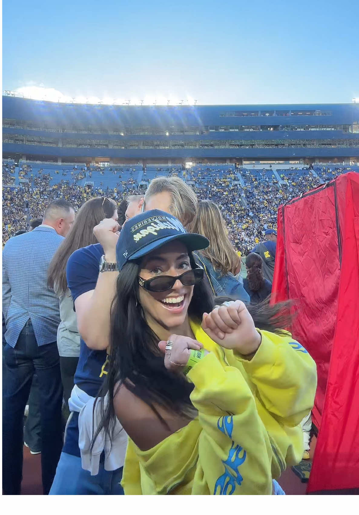 THE MAN IN THE BACKGROUND IM CRYING 
