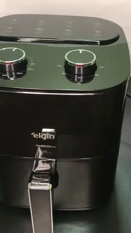 🍟✨ Crocante por fora, macio por dentro e sem óleo! A Air Fryer Elgin Facilidade Fry 3,5L vai transformar suas receitas: ✅ Potência de 1400W ✅ Temperatura ajustável de 80°C a 200°C ✅ Superfície antiaderente ✅ Design compacto e moderno ✅ Mais saúde e praticidade no dia a dia Diga adeus ao óleo e prepare refeições deliciosas em minutos! 🖤 #AirFryer #ReceitasSaudáveis #VidaPrática #AchadosML #Elgin 