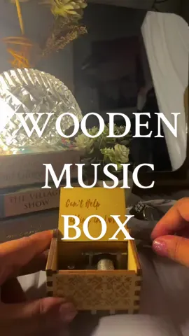 Listening to this music box makes me calm😌🌧️  #musicbox #icanthelpfalinginlovewithyou #musicboxwooden #giftideas #giftforher 